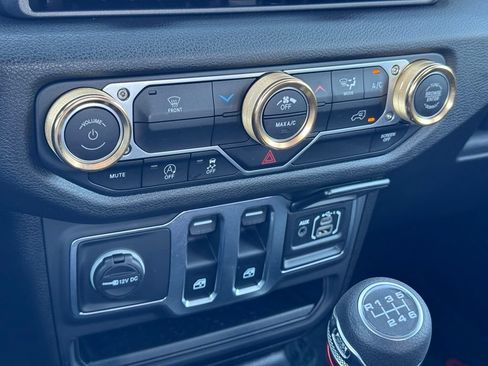 Used 2025 Jeep Wrangler Sport AWD/4WD image 12