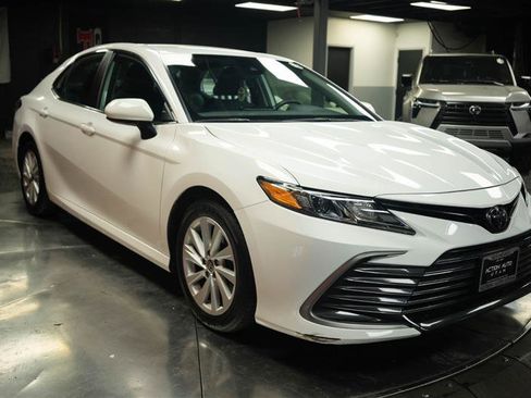 Used 2023 Toyota Camry LE image 5