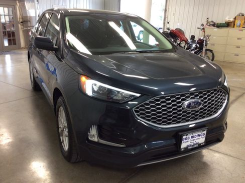 Used 2024 Ford Edge SEL w/ Convenience Package image 9