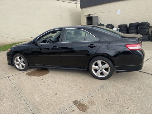 Used 2011 Toyota Camry SE w/ Sport Leather Pkg FWD image 1