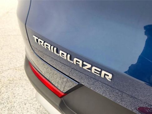 Used 2021 Chevrolet TrailBlazer LT w/ Convenience Package FWD image 17