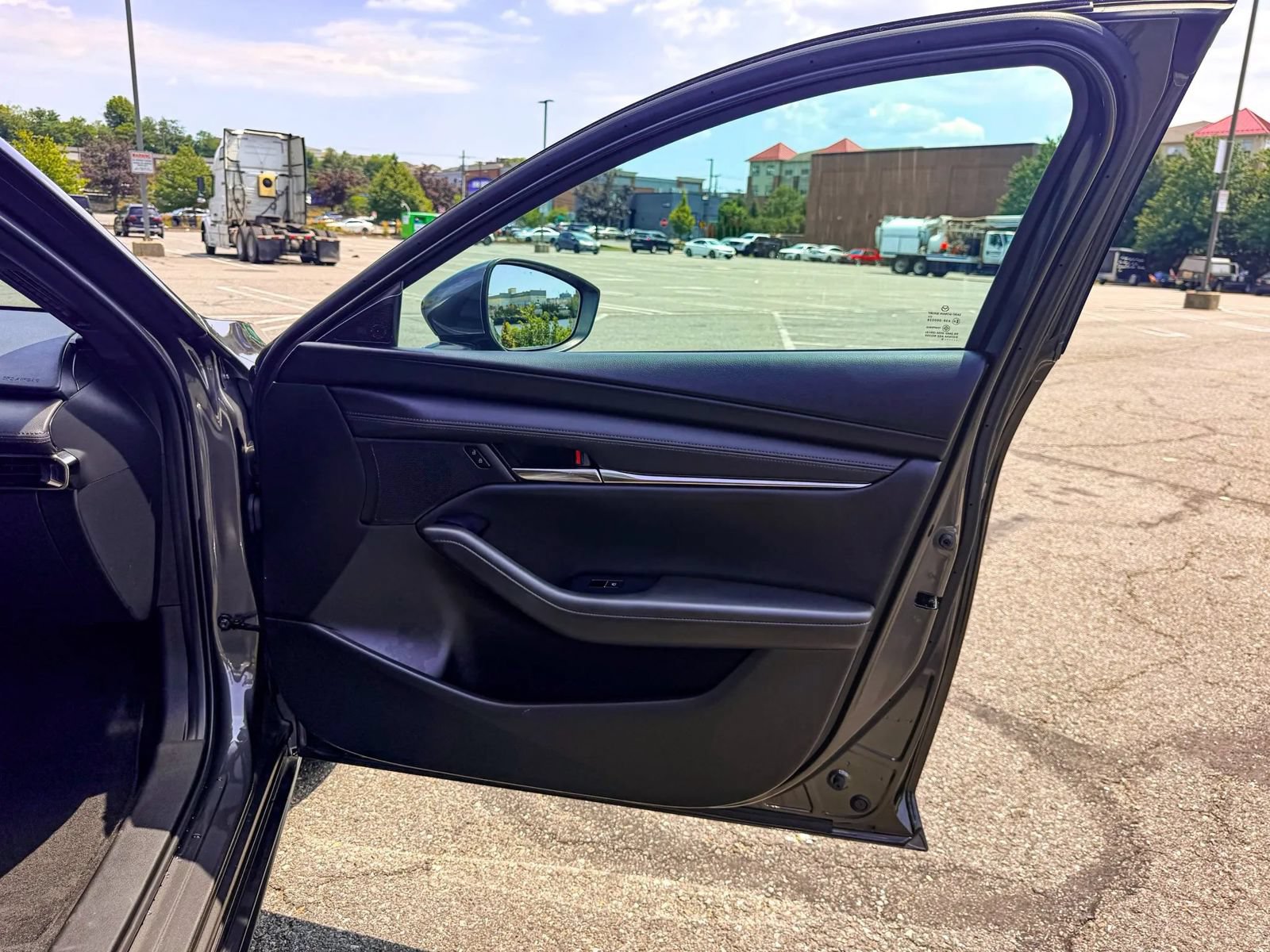 Used 2023 MAZDA MAZDA3 s FWD image 12