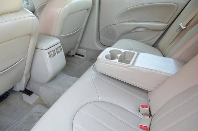 Used 2008 Buick Lucerne CXS FWD image 24