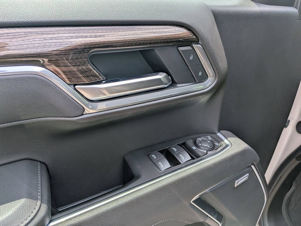 New 2026 Chevrolet Silverado 1500 RST w/ Dark Appearance Package AWD/4WD image 13