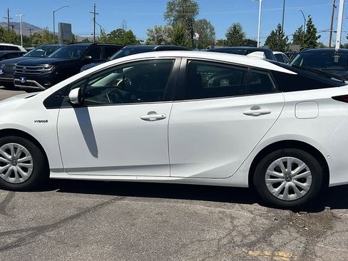 Used 2022 Toyota Prius LE FWD image 8