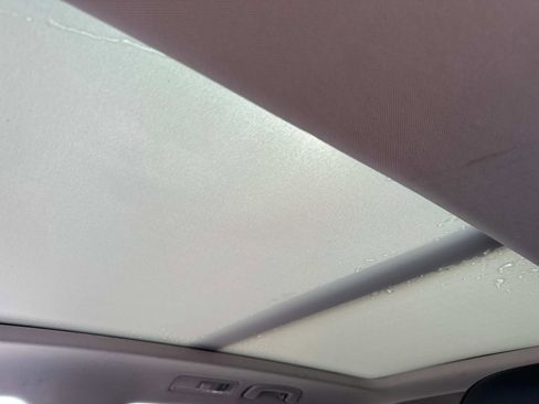 Used 2023 Volkswagen Tiguan SE w/ Panoramic Sunroof Package image 18