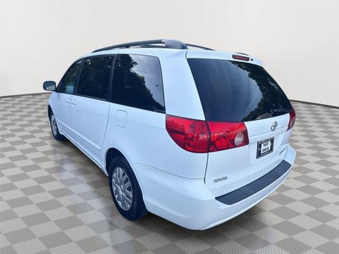 Used 2010 Toyota Sienna FWD image 8