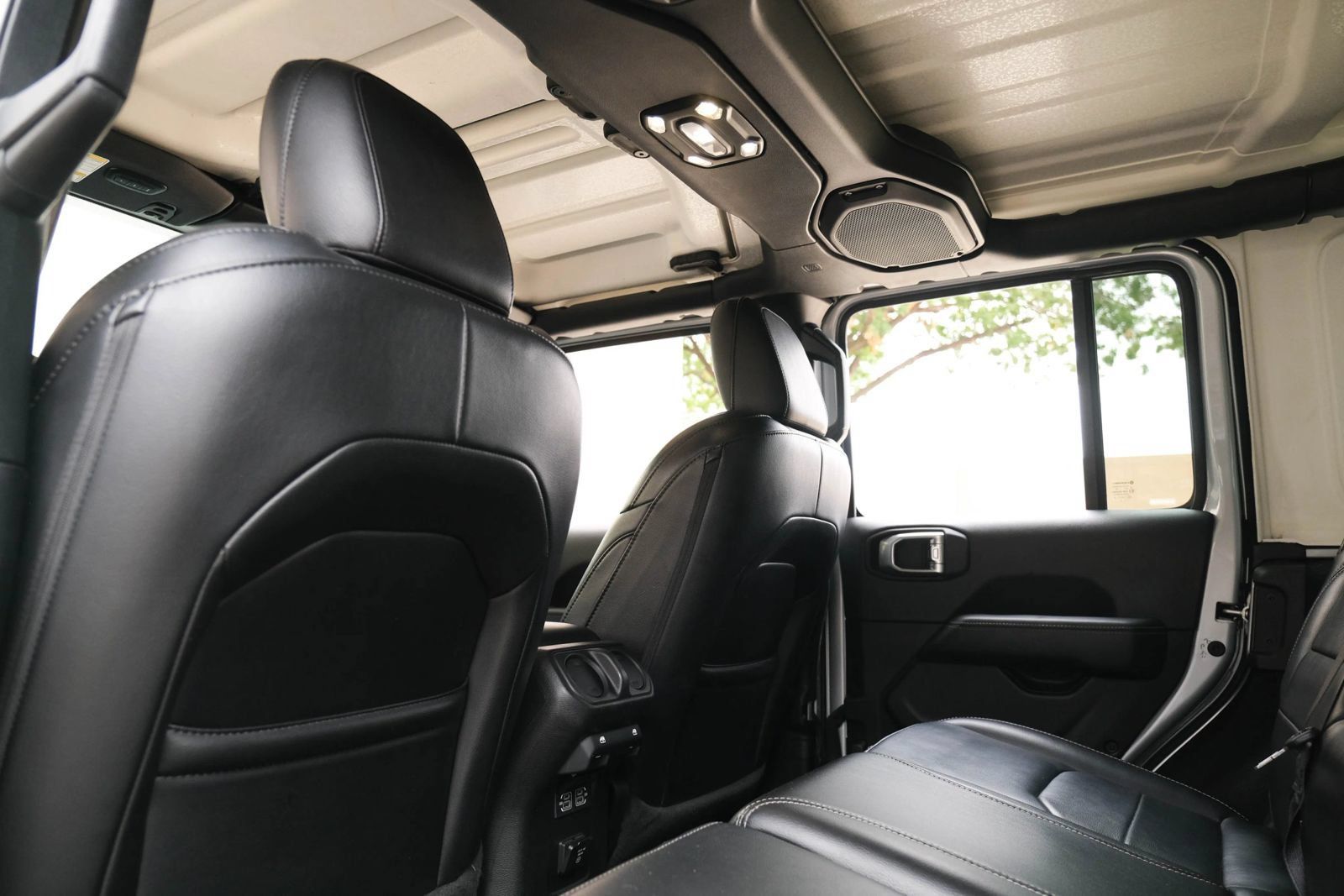 Used 2023 Jeep Wrangler Unlimited Sahara AWD/4WD image 24
