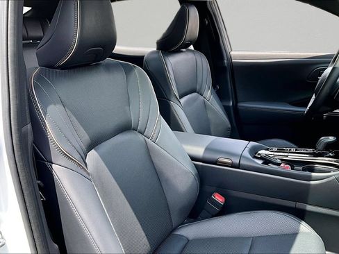 Certified 2025 Toyota Crown Platinum AWD/4WD image 32