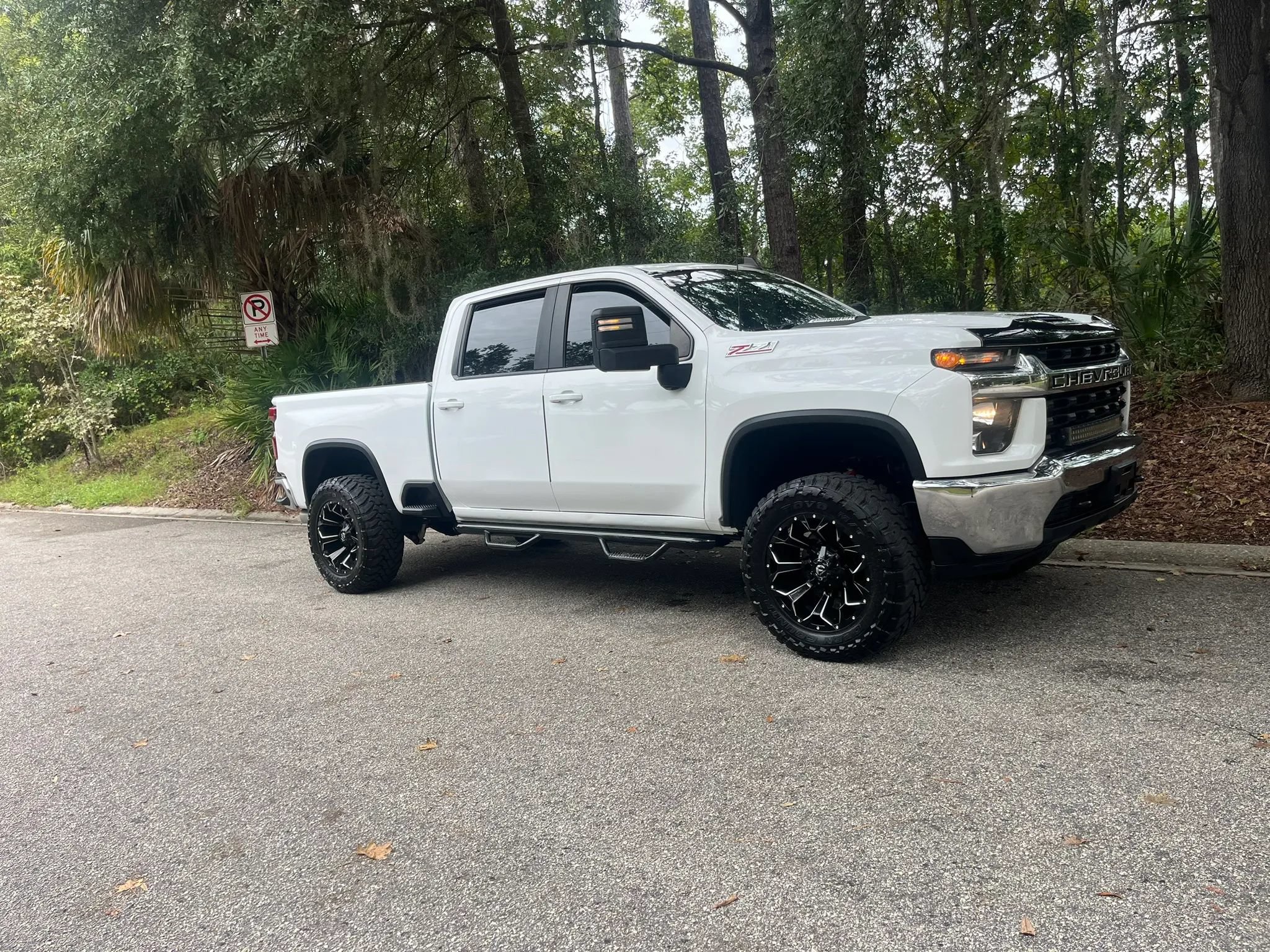Used 2020 Chevrolet Silverado 2500 LT w/ Z71 Off-Road Package AWD/4WD image 2