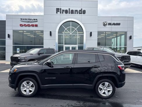Used 2022 Jeep Compass Latitude AWD/4WD image 2