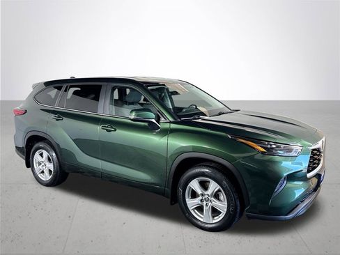 Used 2023 Toyota Highlander L image 4