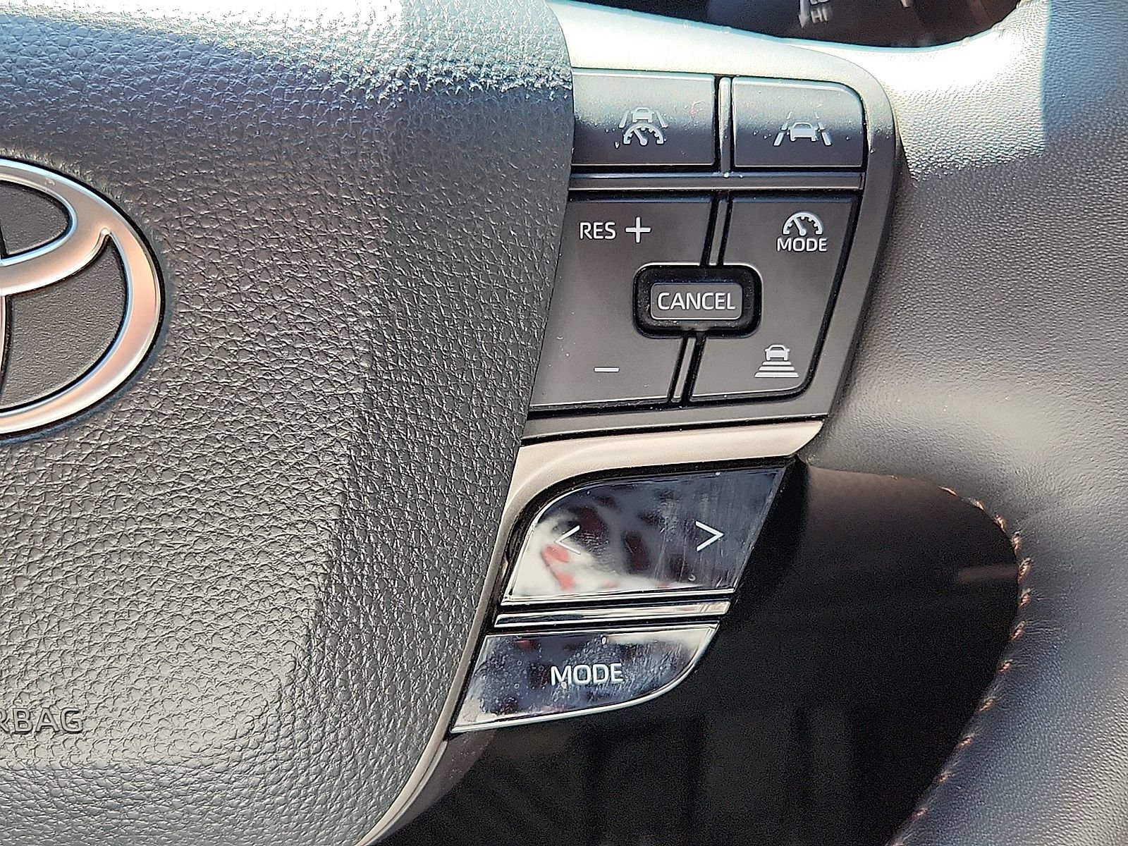 Used 2025 Toyota Camry XLE FWD image 16