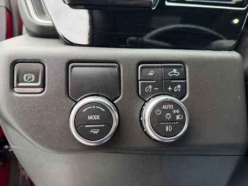 Certified 2024 GMC Sierra 1500 SLT image 5