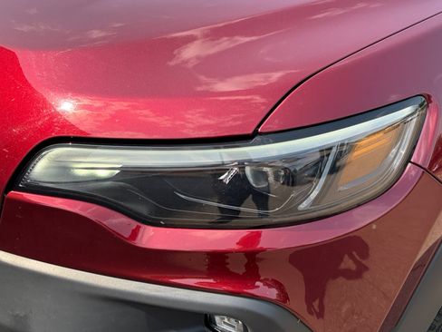 Used 2019 Jeep Cherokee Trailhawk AWD/4WD image 9