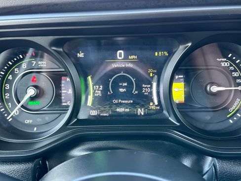 Used 2025 Jeep Wrangler Unlimited Sahara image 24