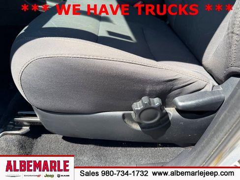 Used 2017 Toyota Tacoma TRD Off-Road w/ Tow Package (A/T) image 15