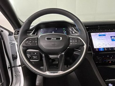 Used 2022 Jeep Grand Cherokee Trailhawk AWD/4WD image 14