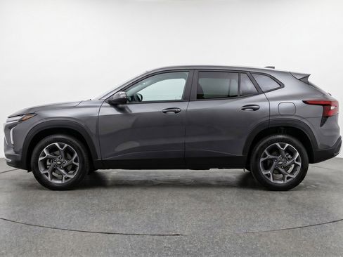 Used 2025 Chevrolet Trax LT FWD image 5