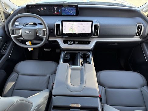 New 2025 Ford Expedition Active image 14