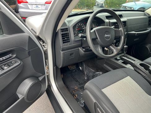 Used 2010 Jeep Liberty Sport w/ Popular Equipment Group image 18