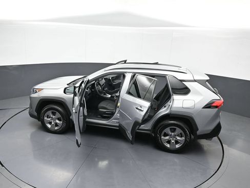 Certified 2022 Toyota RAV4 LE AWD/4WD image 43