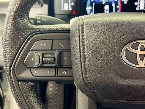 Used 2025 Toyota Tacoma SR AWD/4WD image 18