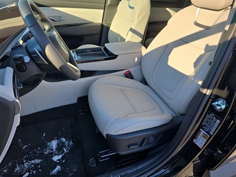 Certified 2025 Hyundai Tucson Limited FWD image 16