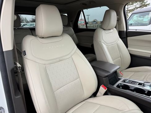Used 2022 Ford Explorer Platinum w/ Technology Package image 21
