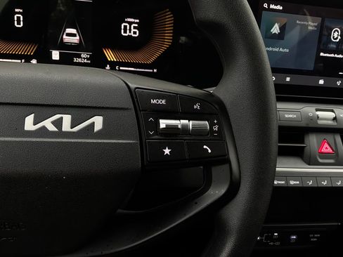 Used 2025 Kia K4 FWD image 35