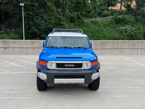 Used 2007 Toyota FJ Cruiser 4WD image 2