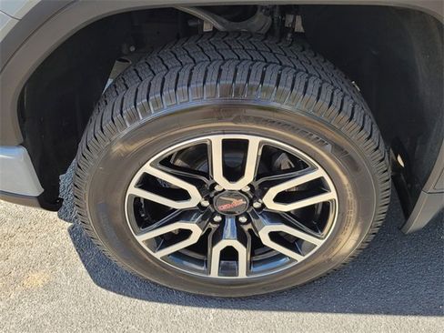 Used 2024 GMC Sierra 1500 AT4 w/ Technology Package image 18