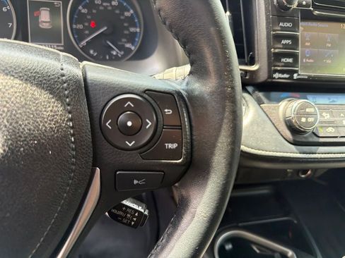 Used 2018 Toyota RAV4 XLE FWD image 17