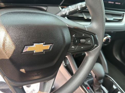 Used 2025 Chevrolet TrailBlazer LT AWD/4WD image 19
