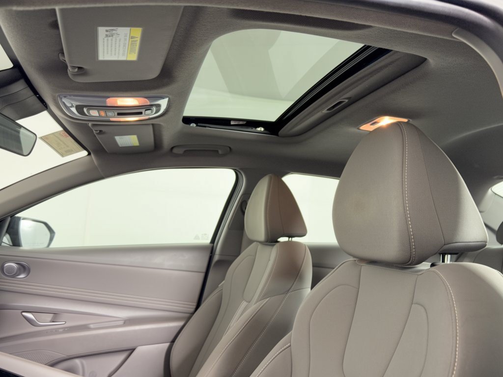 Used 2025 Hyundai Elantra SEL FWD image 27