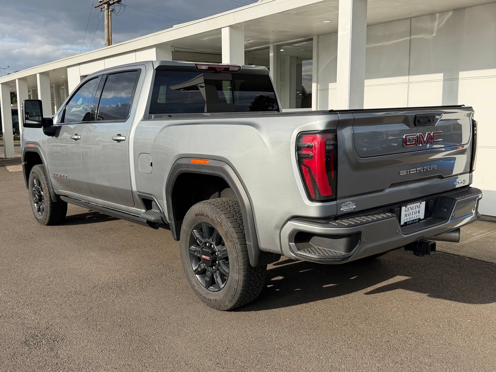 Used 2025 GMC Sierra 2500 AT4 w/ AT4 Premium Plus Package AWD/4WD image 3