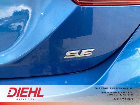 Used 2019 Toyota Camry SE FWD image 11