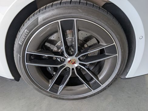 Used 2025 Porsche 911 Carrera 4 GTS image 14