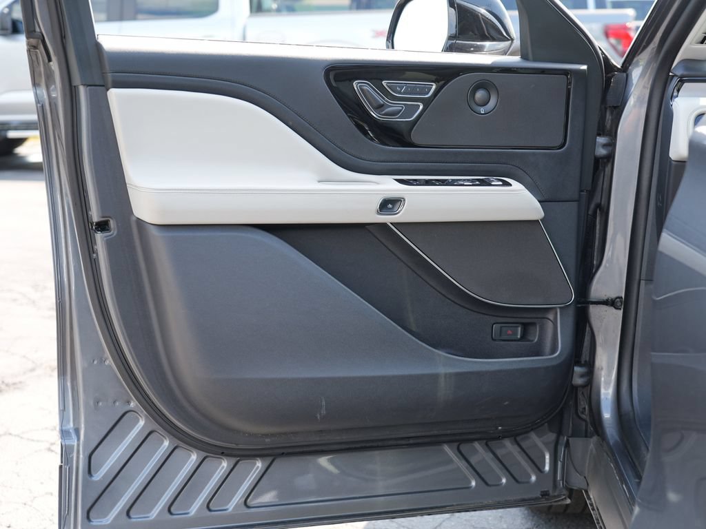 Used 2025 Lincoln Aviator Reserve w/ Illumination Package AWD/4WD image 14