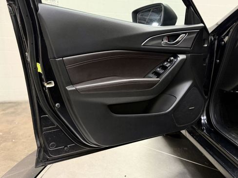 Used 2018 MAZDA MAZDA3 Grand Touring FWD image 11