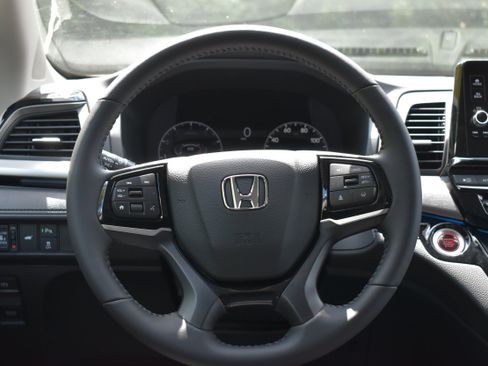 New 2026 Honda Odyssey Touring image 17