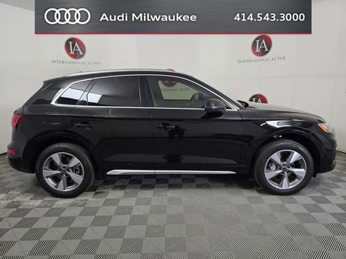 Used 2023 Audi Q5 2.0T Premium w/ Convenience Package AWD/4WD image 3