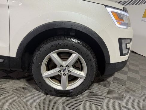 Used 2016 Ford Explorer XLT image 12