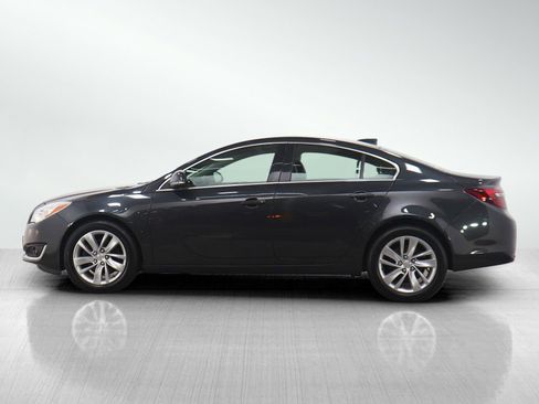 Used 2016 Buick Regal image 2