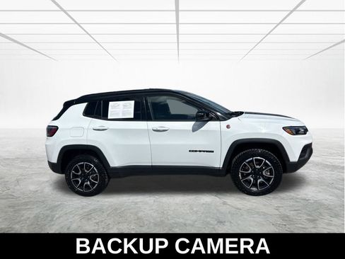 Used 2024 Jeep Compass Trailhawk image 4