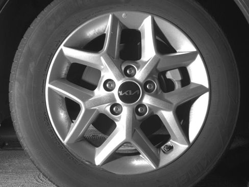 Used 2025 Kia Soul LX w/ LX Technology Package FWD image 13