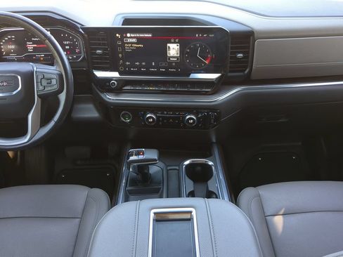Used 2022 GMC Sierra 1500 SLT w/ SLT Convenience Package AWD/4WD image 19