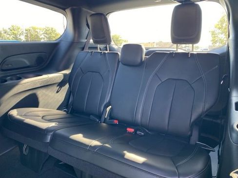 New 2026 Chrysler Pacifica Select image 25