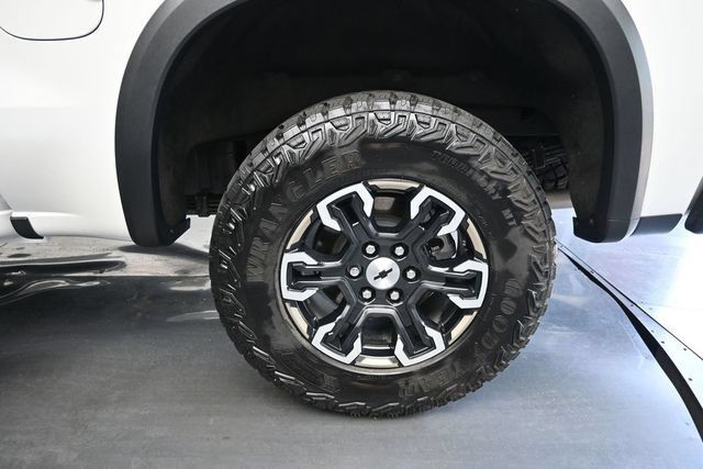 Used 2025 Chevrolet Silverado 1500 ZR2 w/ Technology Package AWD/4WD image 16