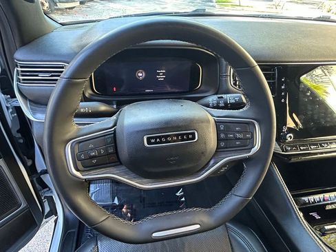 Used 2024 Jeep Wagoneer Series II w/ Flexible Seating Group image 20